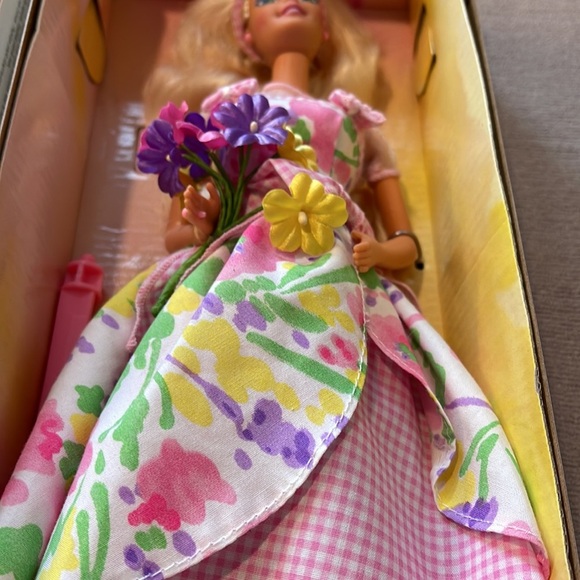 Spring Petals Barbie Doll Blonde Second in Series Avon Exclusive Special… - Picture 3 of 9